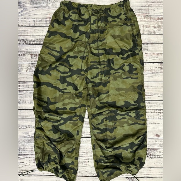 Fashion Nova Keep On Rising Camo‎ Parachute Pant Sz. L - Picture 4 of 11
